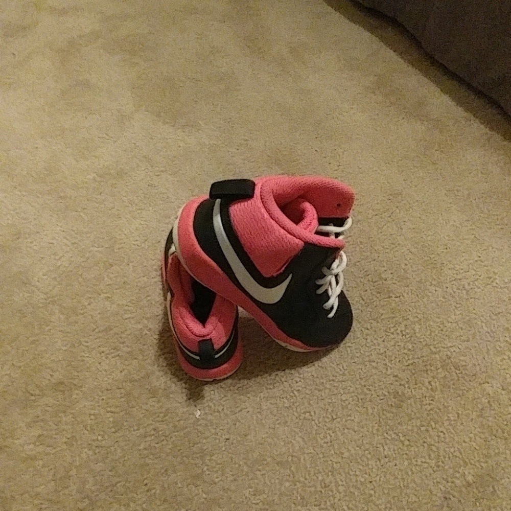 Shoes - Picture 3 of 4